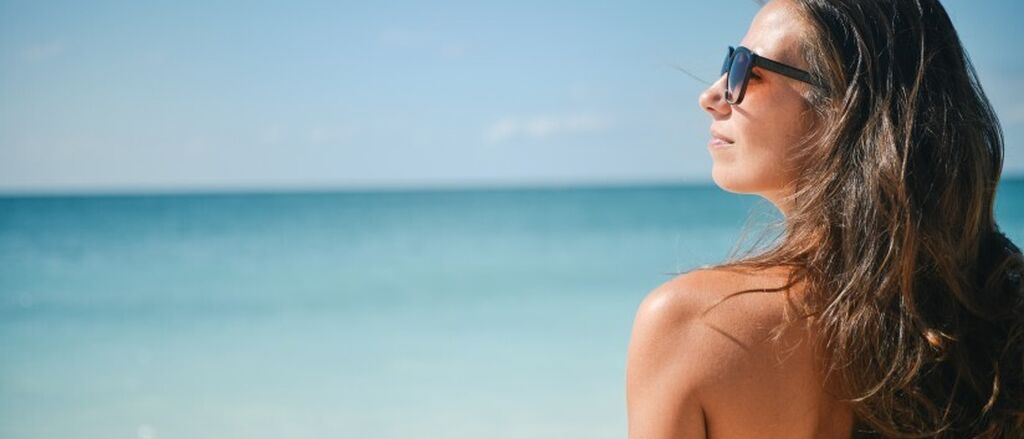 Beach girl holiday 5360 824x550